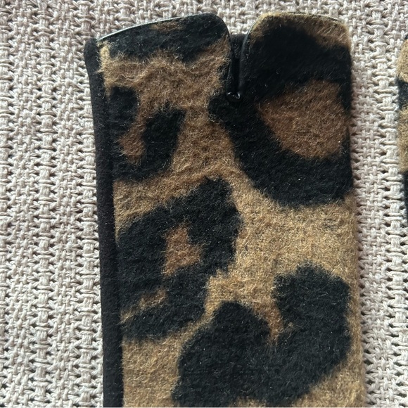 NWOT Leopard Print Gloves, Touch Screen Compatible - One Size - Picture 4 of 10